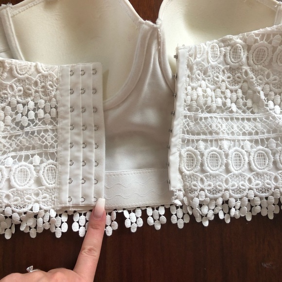 White crop top with lace detail - Picture 4 of 8